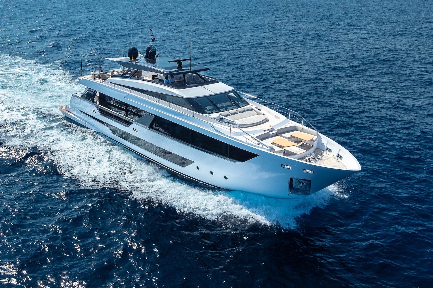 2025 FERRETTI YACHTS 1000 